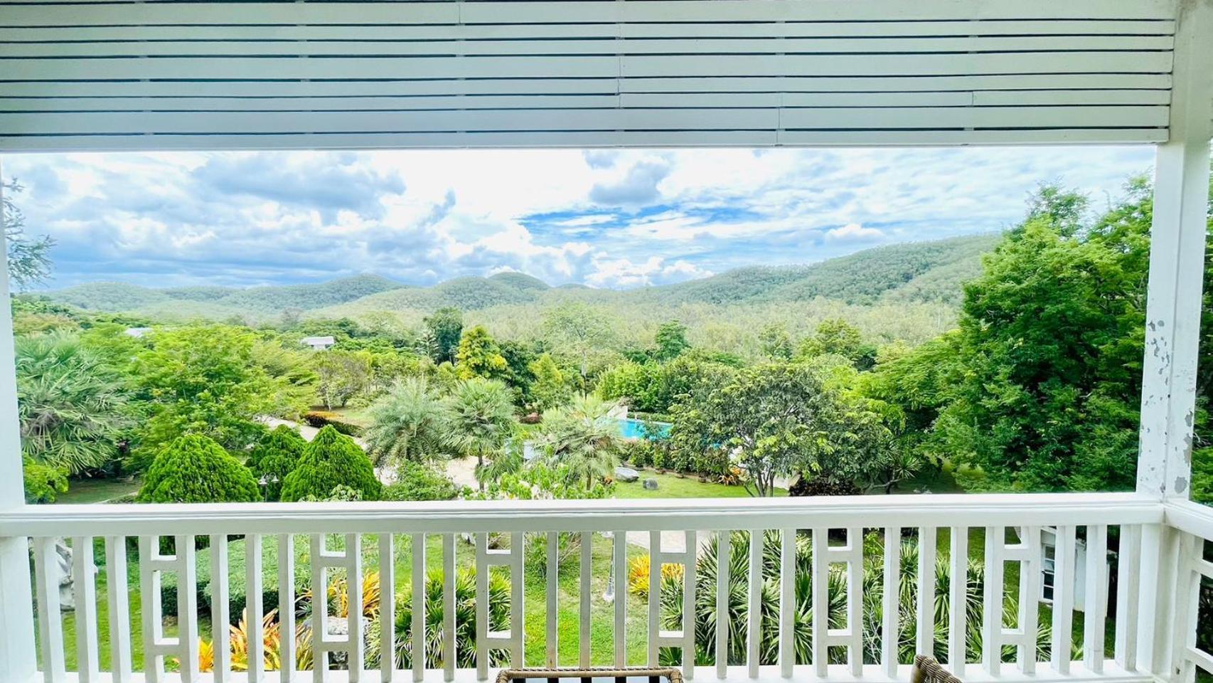 Отель Baan Ing Khao Пакчонг Экстерьер фото